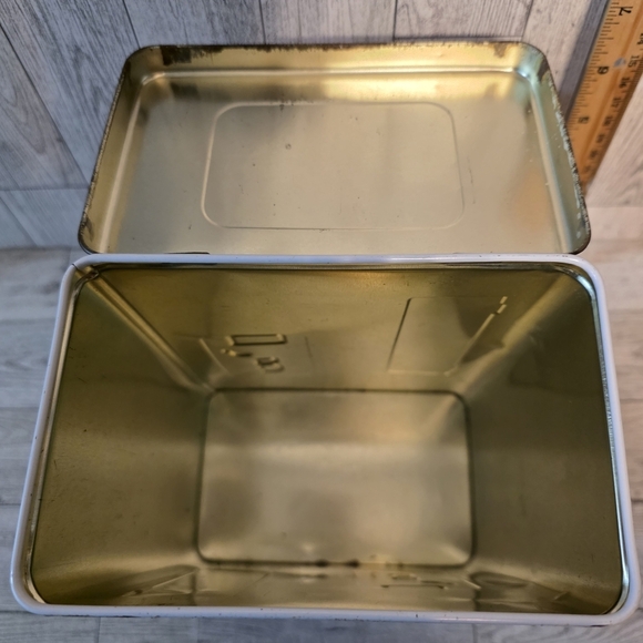 Coca-Cola Red and White Tin Box - Picture 3 of 4